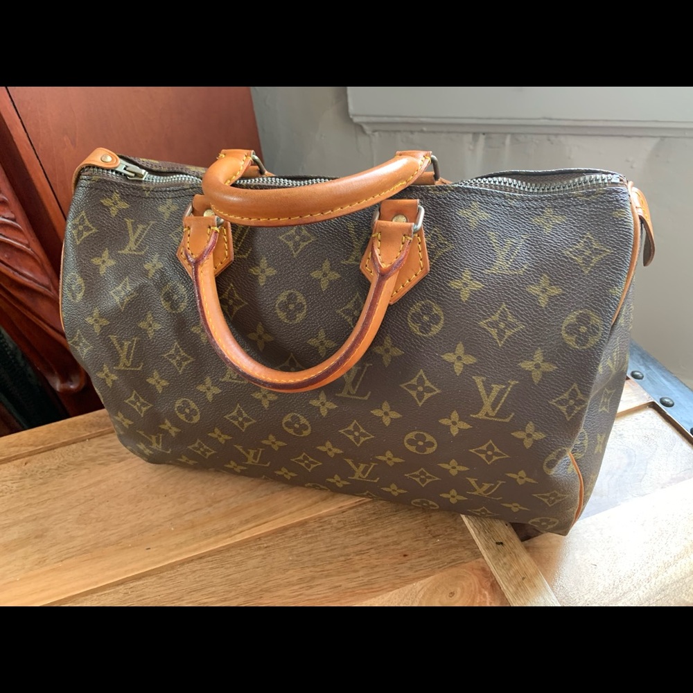 Louis Vuitton Speedy 35 Handbag. - Picture 4 of 16